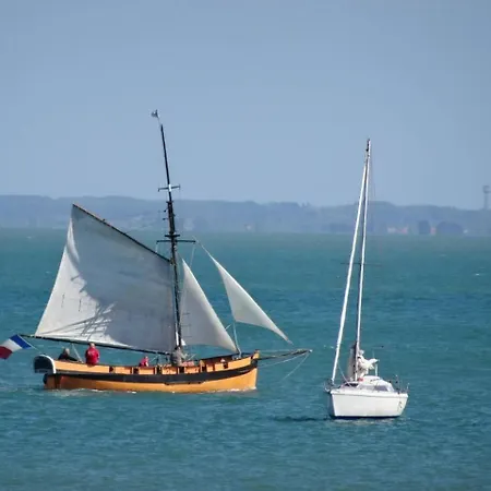 Gu050-001- 3 Pieces 4 Couchages La Gueriniere