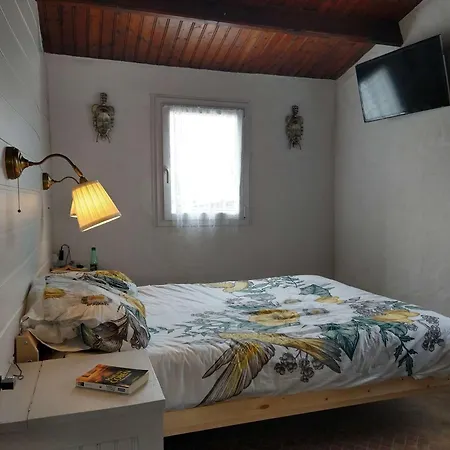 Gu050-001- 3 Pieces 4 Couchages La Gueriniere * La Guérinière