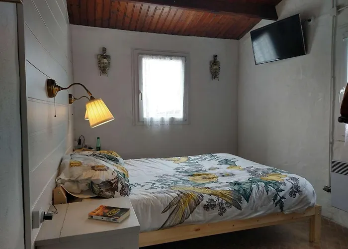 Gu050-001- 3 Pieces 4 Couchages La Gueriniere * La Guérinière